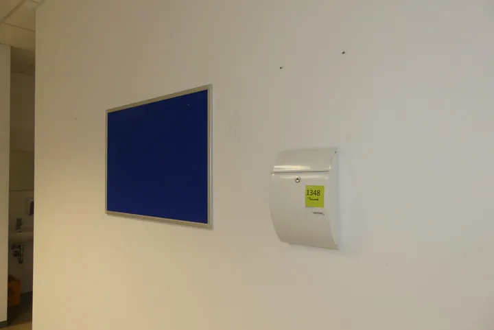 Briefkasten und Pinnwand